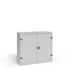 Szafa warsztatowa z drzwiami skrzydłowymi pełnymi, 2 półkami przestawnymi, 1 półką stałą, 2 szufladami o wys. 200 mm