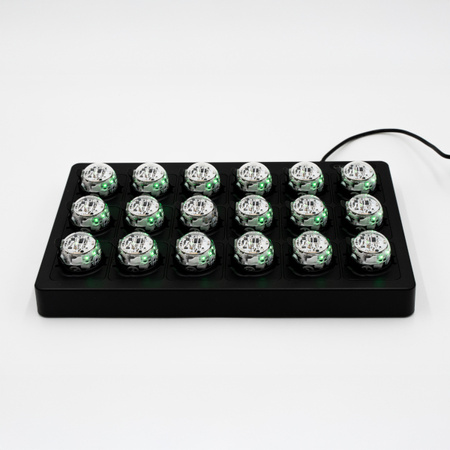 Pakiet 18 robotów Ozobot Evo ze zbiorczą stacją do ładowania i flamastrami