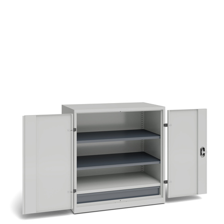 Szafa warsztatowa z drzwiami skrzydłowymi pełnymi, 2 półkami przestawnymi, 1 półką stałą, szufladą o wys. 100 mm