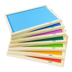 Tablica korkowa barwiona w ramie drewnianej