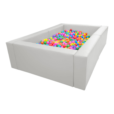 Basen z piłeczkami na stelażu