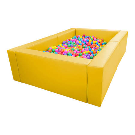 Basen z piłeczkami na stelażu