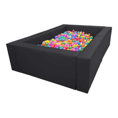 Basen z piłeczkami na stelażu